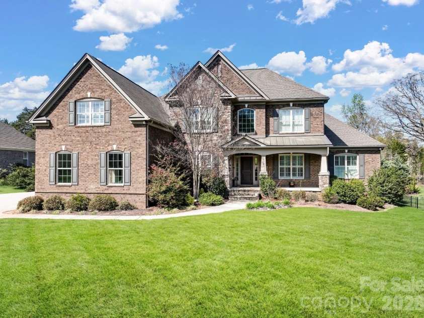 1015 Golden Bell Drive, Waxhaw, NC 28173.  MLS# CAR4361924, YatesRealty ID 26498. 