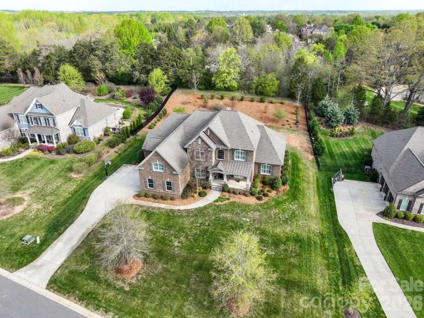 1015 Golden Bell Drive, Waxhaw, NC 28173.  MLS# CAR4361924, YatesRealty ID 26498. 