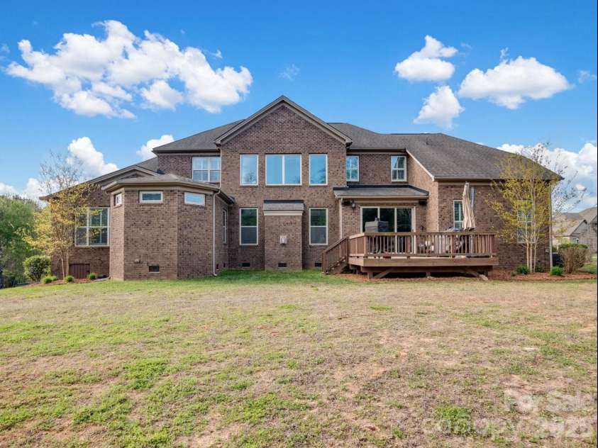 1015 Golden Bell Drive, Waxhaw, NC 28173.  MLS# CAR4361924, YatesRealty ID 26498. 