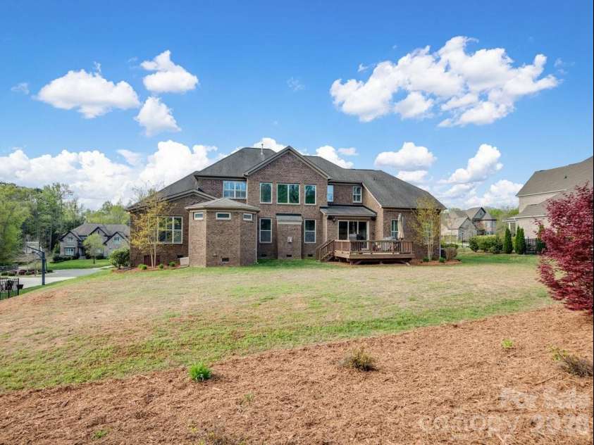 1015 Golden Bell Drive, Waxhaw, NC 28173.  MLS# CAR4361924, YatesRealty ID 26498. 