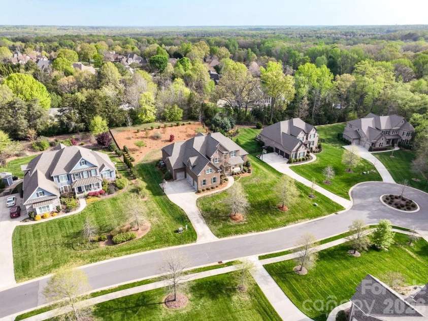 1015 Golden Bell Drive, Waxhaw, NC 28173.  MLS# CAR4361924, YatesRealty ID 26498. 