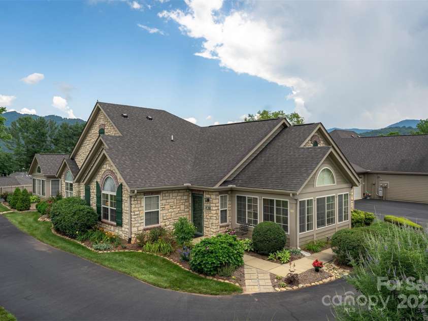 81 Outlook Circle, Swannanoa, NC 28778.  MLS# CAR4276344, YatesRealty ID 26498. 
