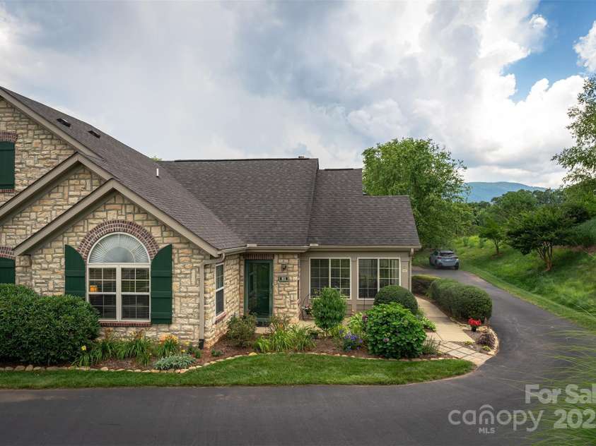 81 Outlook Circle, Swannanoa, NC 28778.  MLS# CAR4276344, YatesRealty ID 26498. 