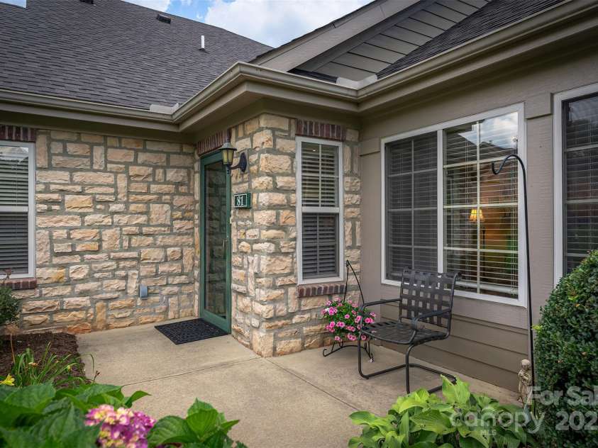 81 Outlook Circle, Swannanoa, NC 28778.  MLS# CAR4276344, YatesRealty ID 26498. 