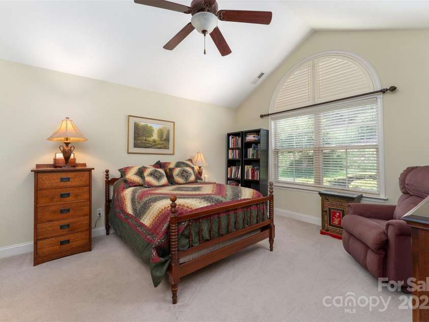 81 Outlook Circle, Swannanoa, NC 28778.  MLS# CAR4276344, YatesRealty ID 26498. 