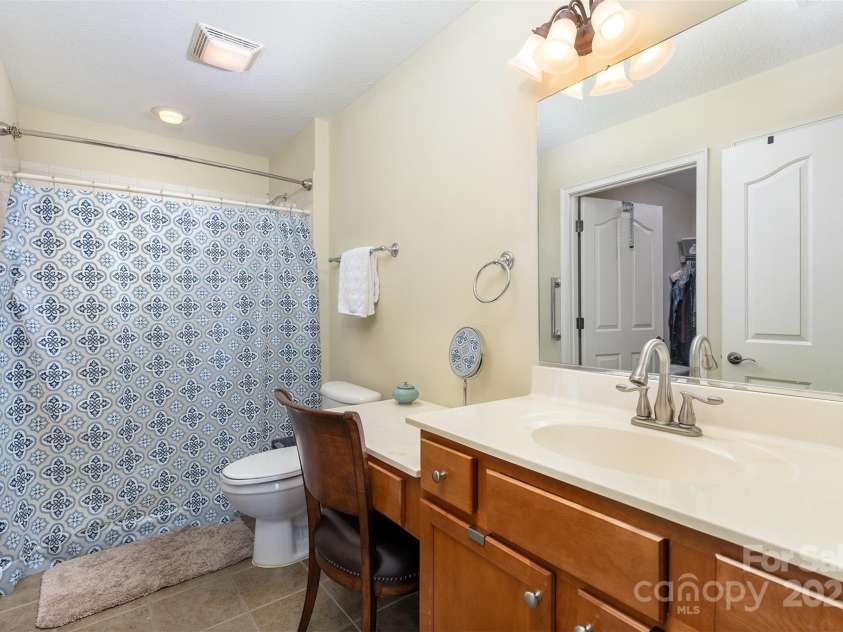 81 Outlook Circle, Swannanoa, NC 28778.  MLS# CAR4276344, YatesRealty ID 26498. 