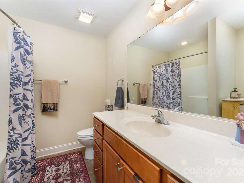 81 Outlook Circle, Swannanoa, NC 28778.  MLS# CAR4276344, YatesRealty ID 26498. 