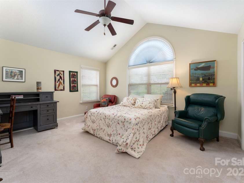 81 Outlook Circle, Swannanoa, NC 28778.  MLS# CAR4276344, YatesRealty ID 26498. 