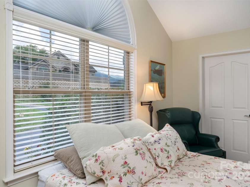81 Outlook Circle, Swannanoa, NC 28778.  MLS# CAR4276344, YatesRealty ID 26498. 