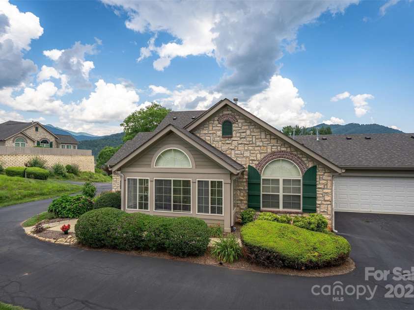 81 Outlook Circle, Swannanoa, NC 28778.  MLS# CAR4276344, YatesRealty ID 26498. 
