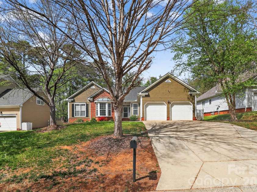 10631 Jardin Way, Charlotte, NC 28215.  MLS# CAR4366111, YatesRealty ID 26499. 