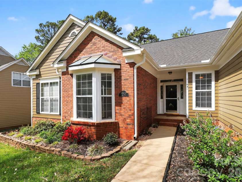 10631 Jardin Way, Charlotte, NC 28215.  MLS# CAR4366111, YatesRealty ID 26499. 