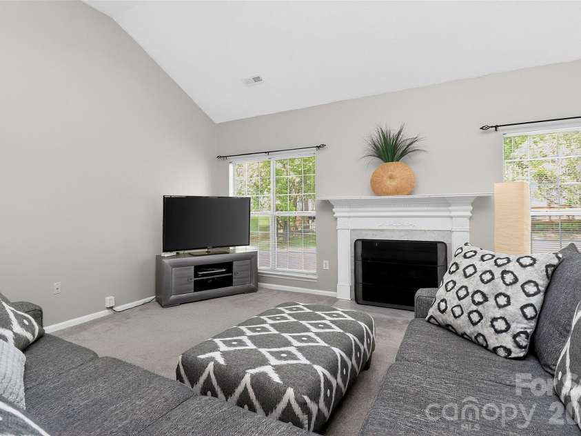 10631 Jardin Way, Charlotte, NC 28215.  MLS# CAR4366111, YatesRealty ID 26499. 