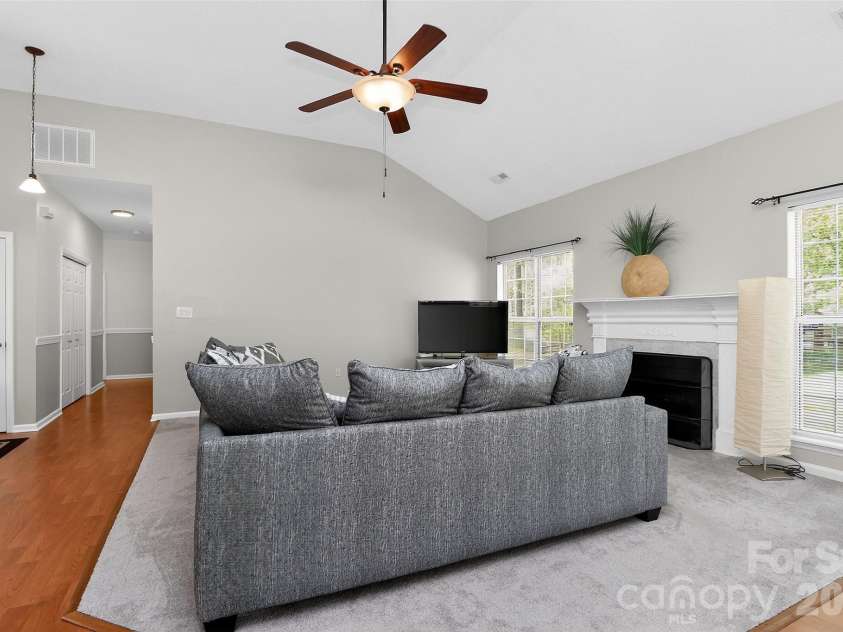 10631 Jardin Way, Charlotte, NC 28215.  MLS# CAR4366111, YatesRealty ID 26499. 