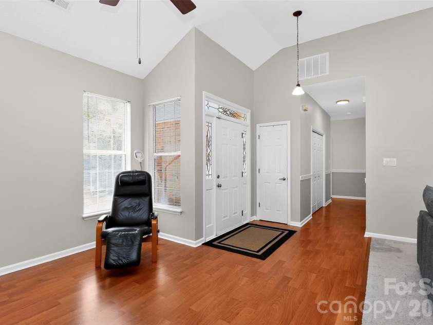 10631 Jardin Way, Charlotte, NC 28215.  MLS# CAR4366111, YatesRealty ID 26499. 