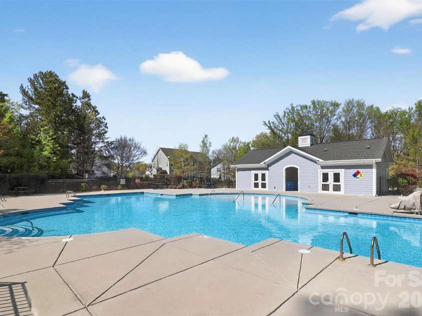 10631 Jardin Way, Charlotte, NC 28215.  MLS# CAR4366111, YatesRealty ID 26499. 