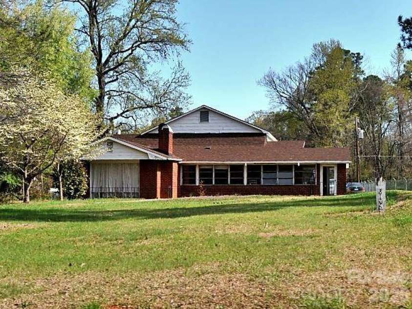 8106 Mount Holly Road, Charlotte, NC 28214.  MLS# CAR4395863, YatesRealty ID 2650. 