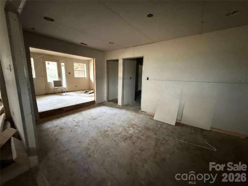 8106 Mount Holly Road, Charlotte, NC 28214.  MLS# CAR4395863, YatesRealty ID 2650. 