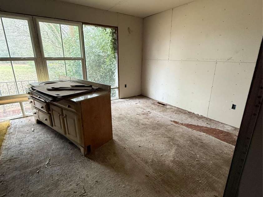8106 Mount Holly Road, Charlotte, NC 28214.  MLS# CAR4395863, YatesRealty ID 2650. 
