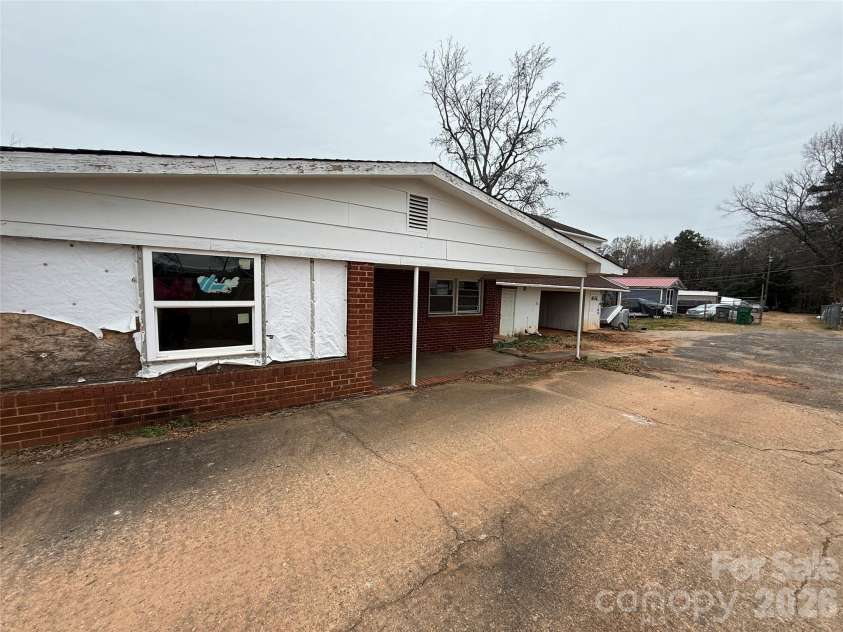 8106 Mount Holly Road, Charlotte, NC 28214.  MLS# CAR4395863, YatesRealty ID 2650. 