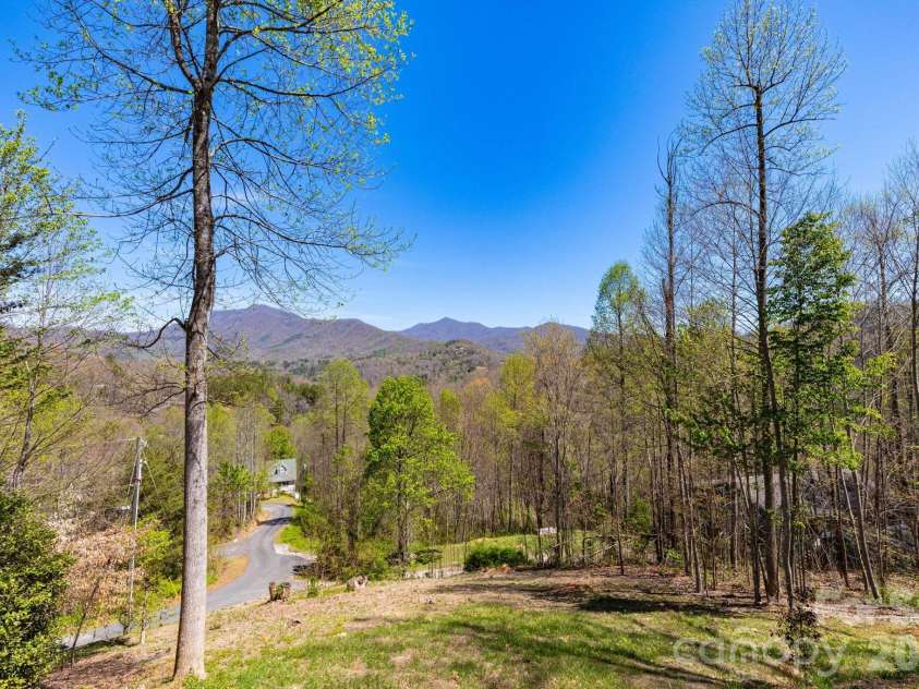 153 Fairlane Loop, Whittier, NC 28789.  MLS# CAR4368532, YatesRealty ID 26501. 