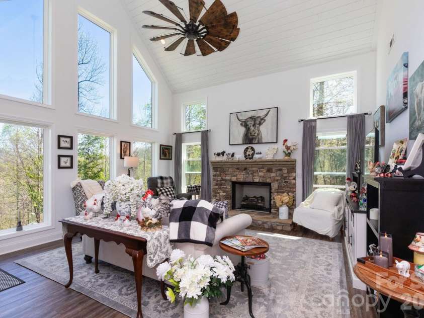 153 Fairlane Loop, Whittier, NC 28789.  MLS# CAR4368532, YatesRealty ID 26501. 