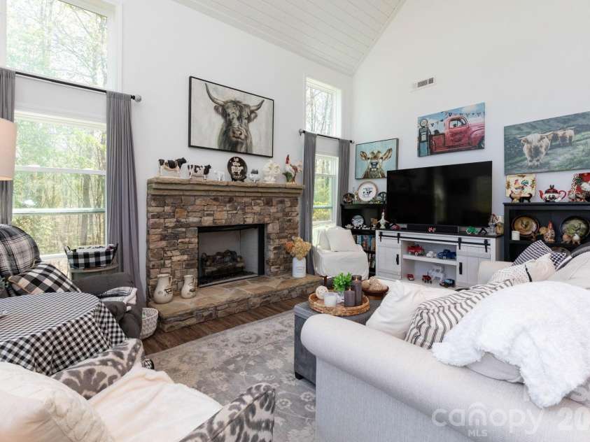 153 Fairlane Loop, Whittier, NC 28789.  MLS# CAR4368532, YatesRealty ID 26501. 