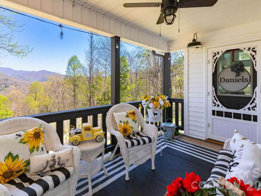 153 Fairlane Loop, Whittier, NC 28789.  MLS# CAR4368532, YatesRealty ID 26501. 