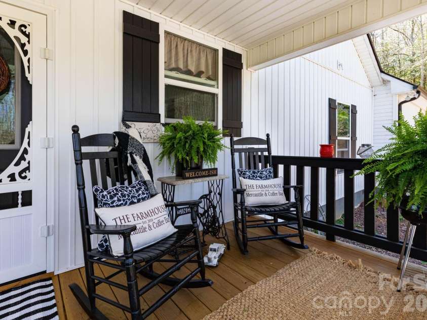 153 Fairlane Loop, Whittier, NC 28789.  MLS# CAR4368532, YatesRealty ID 26501. 