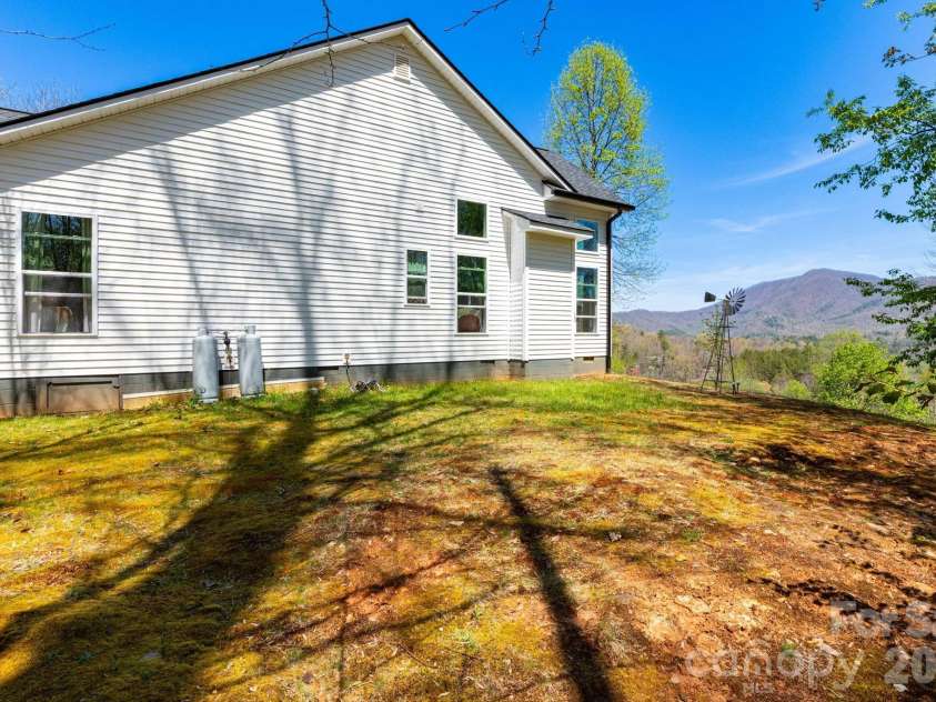 153 Fairlane Loop, Whittier, NC 28789.  MLS# CAR4368532, YatesRealty ID 26501. 