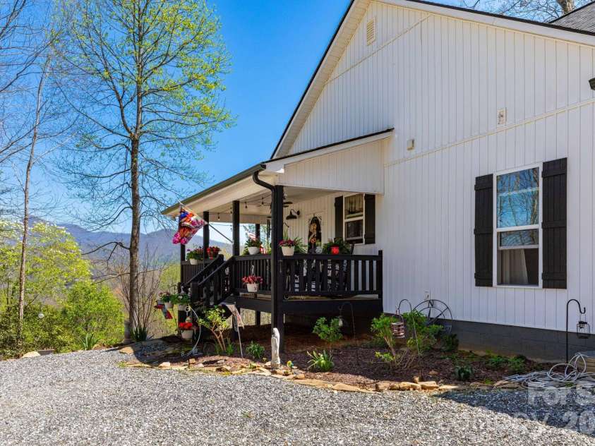 153 Fairlane Loop, Whittier, NC 28789.  MLS# CAR4368532, YatesRealty ID 26501. 