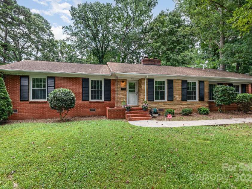 2734 Dunlavin Way, Charlotte, NC 28205.  MLS# CAR4282066, YatesRealty ID 26501. 