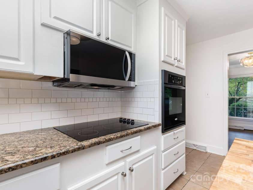 2734 Dunlavin Way, Charlotte, NC 28205.  MLS# CAR4282066, YatesRealty ID 26501. 