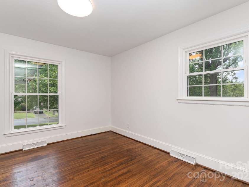 2734 Dunlavin Way, Charlotte, NC 28205.  MLS# CAR4282066, YatesRealty ID 26501. 