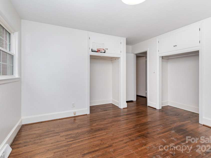 2734 Dunlavin Way, Charlotte, NC 28205.  MLS# CAR4282066, YatesRealty ID 26501. 