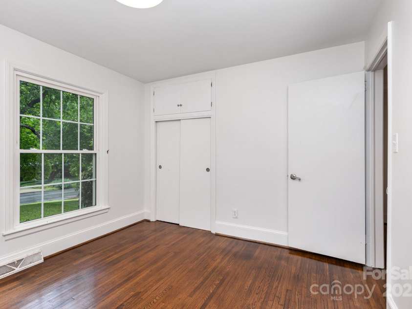 2734 Dunlavin Way, Charlotte, NC 28205.  MLS# CAR4282066, YatesRealty ID 26501. 