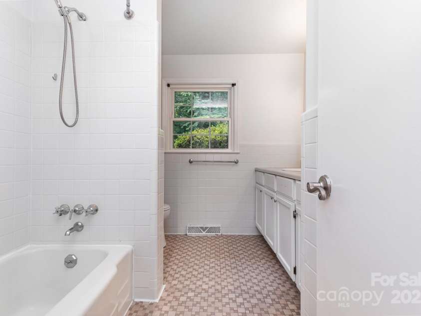 2734 Dunlavin Way, Charlotte, NC 28205.  MLS# CAR4282066, YatesRealty ID 26501. 