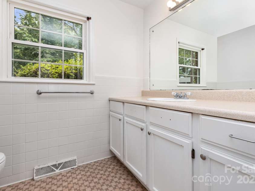 2734 Dunlavin Way, Charlotte, NC 28205.  MLS# CAR4282066, YatesRealty ID 26501. 
