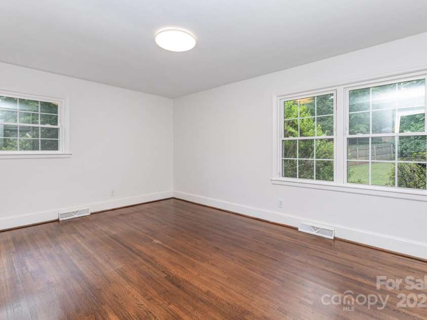 2734 Dunlavin Way, Charlotte, NC 28205.  MLS# CAR4282066, YatesRealty ID 26501. 