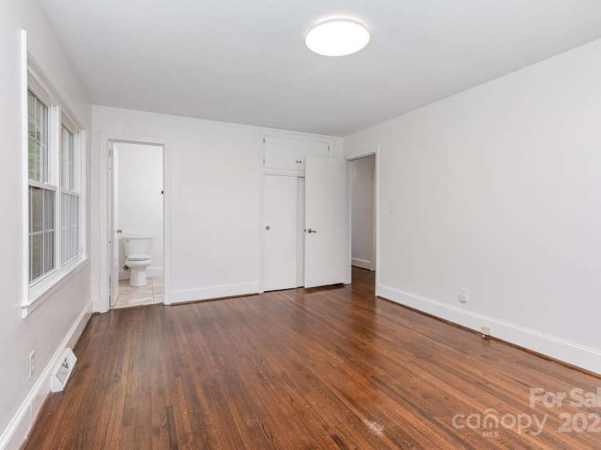 2734 Dunlavin Way, Charlotte, NC 28205.  MLS# CAR4282066, YatesRealty ID 26501. 