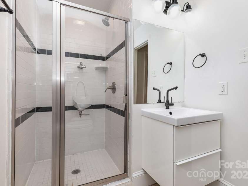 2734 Dunlavin Way, Charlotte, NC 28205.  MLS# CAR4282066, YatesRealty ID 26501. 