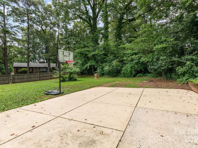 2734 Dunlavin Way, Charlotte, NC 28205.  MLS# CAR4282066, YatesRealty ID 26501. 