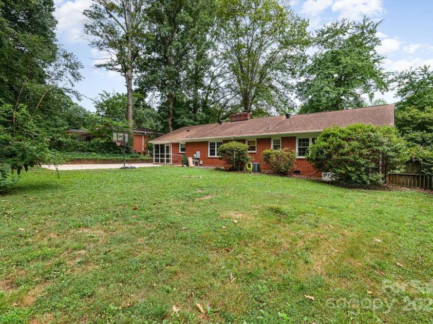 2734 Dunlavin Way, Charlotte, NC 28205.  MLS# CAR4282066, YatesRealty ID 26501. 