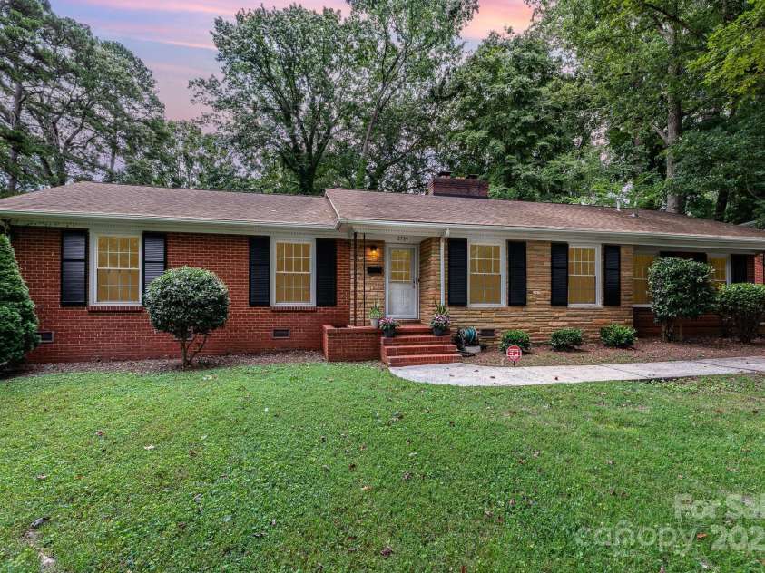 2734 Dunlavin Way, Charlotte, NC 28205.  MLS# CAR4282066, YatesRealty ID 26501. 
