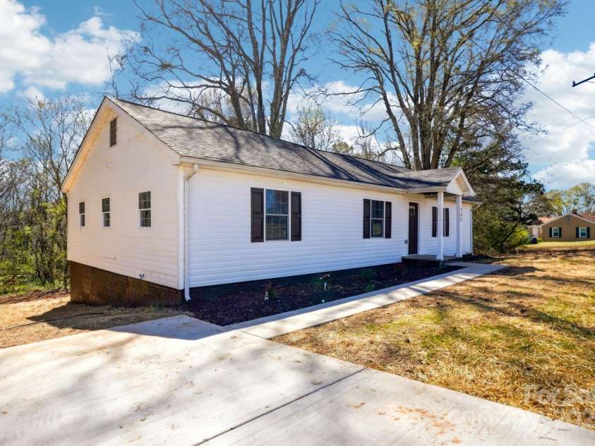 132 Shady Grove Road, Kings Mountain, NC 28086.  MLS# CAR4234992, YatesRealty ID 26503. 