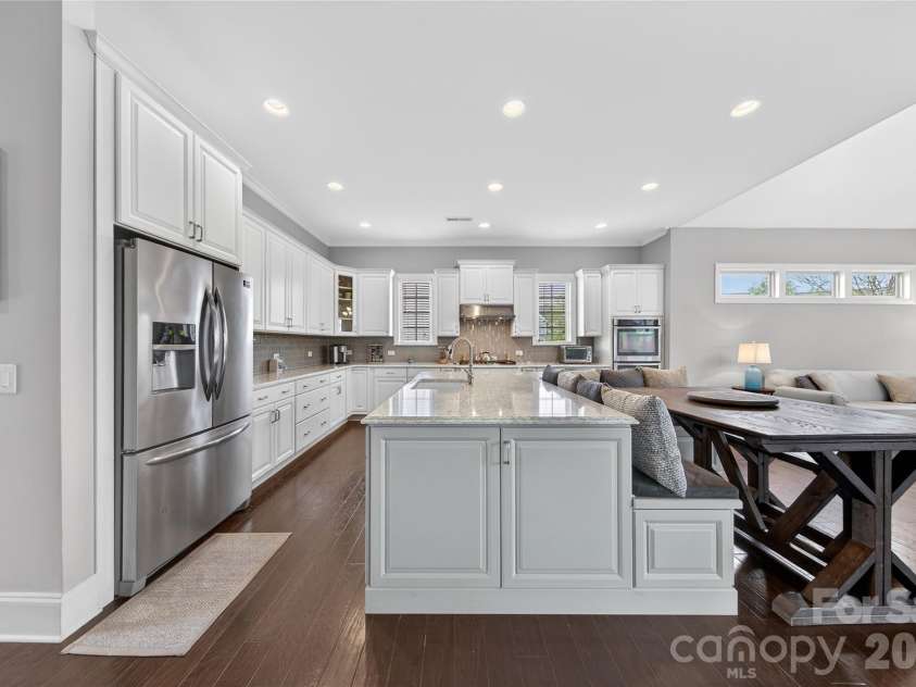 2166 Stratton Place, Fort Mill, SC 29708.  MLS# CAR4370672, YatesRealty ID 26503. Gourmet Chef's Kitchen