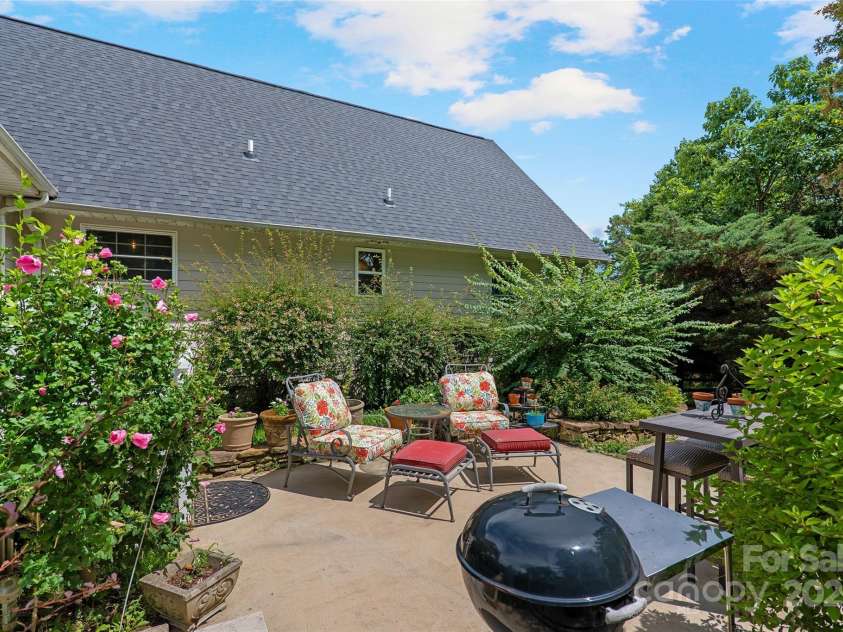 15 Willow Knolls Drive, Weaverville, NC 28787.  MLS# CAR4281968, YatesRealty ID 26504. 