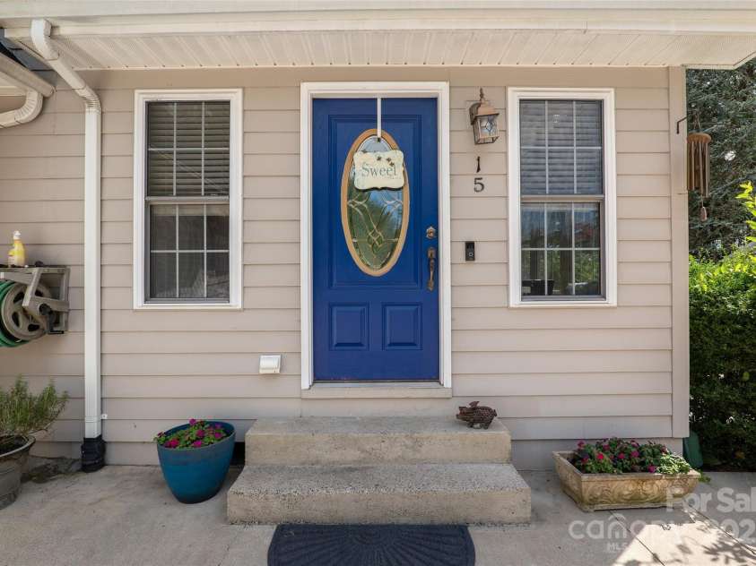 15 Willow Knolls Drive, Weaverville, NC 28787.  MLS# CAR4281968, YatesRealty ID 26504. 