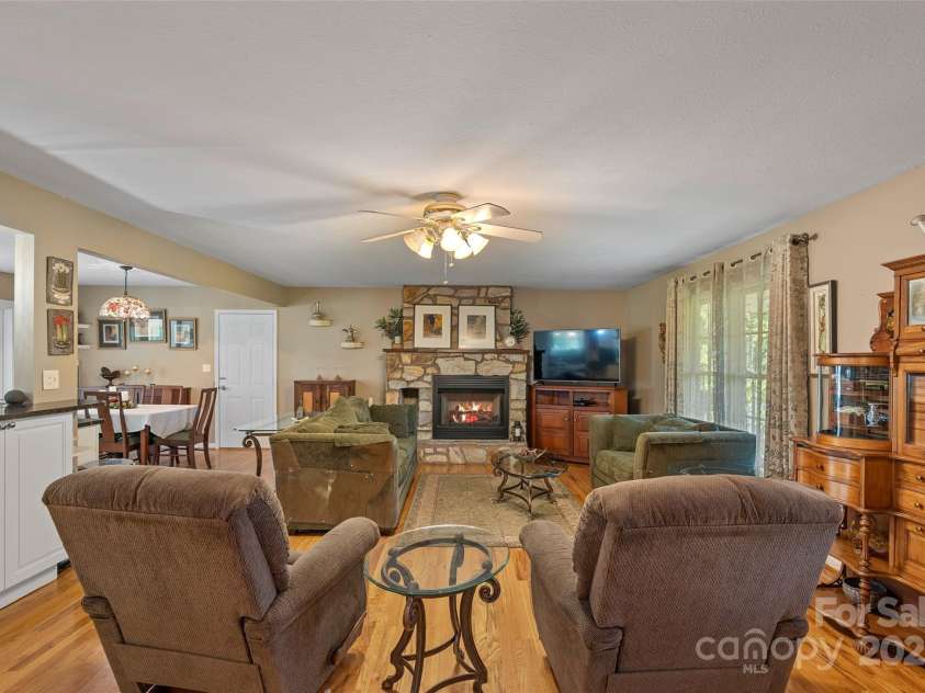 15 Willow Knolls Drive, Weaverville, NC 28787.  MLS# CAR4281968, YatesRealty ID 26504. 