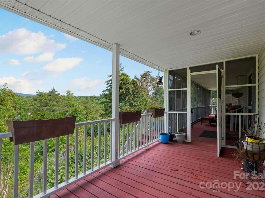 15 Willow Knolls Drive, Weaverville, NC 28787.  MLS# CAR4281968, YatesRealty ID 26504. 